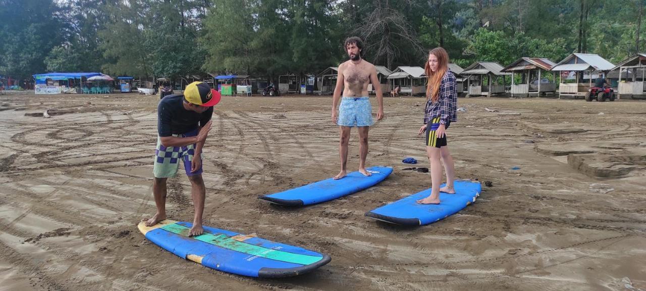 Air Manis Secret Surfcamp Taluk Batung