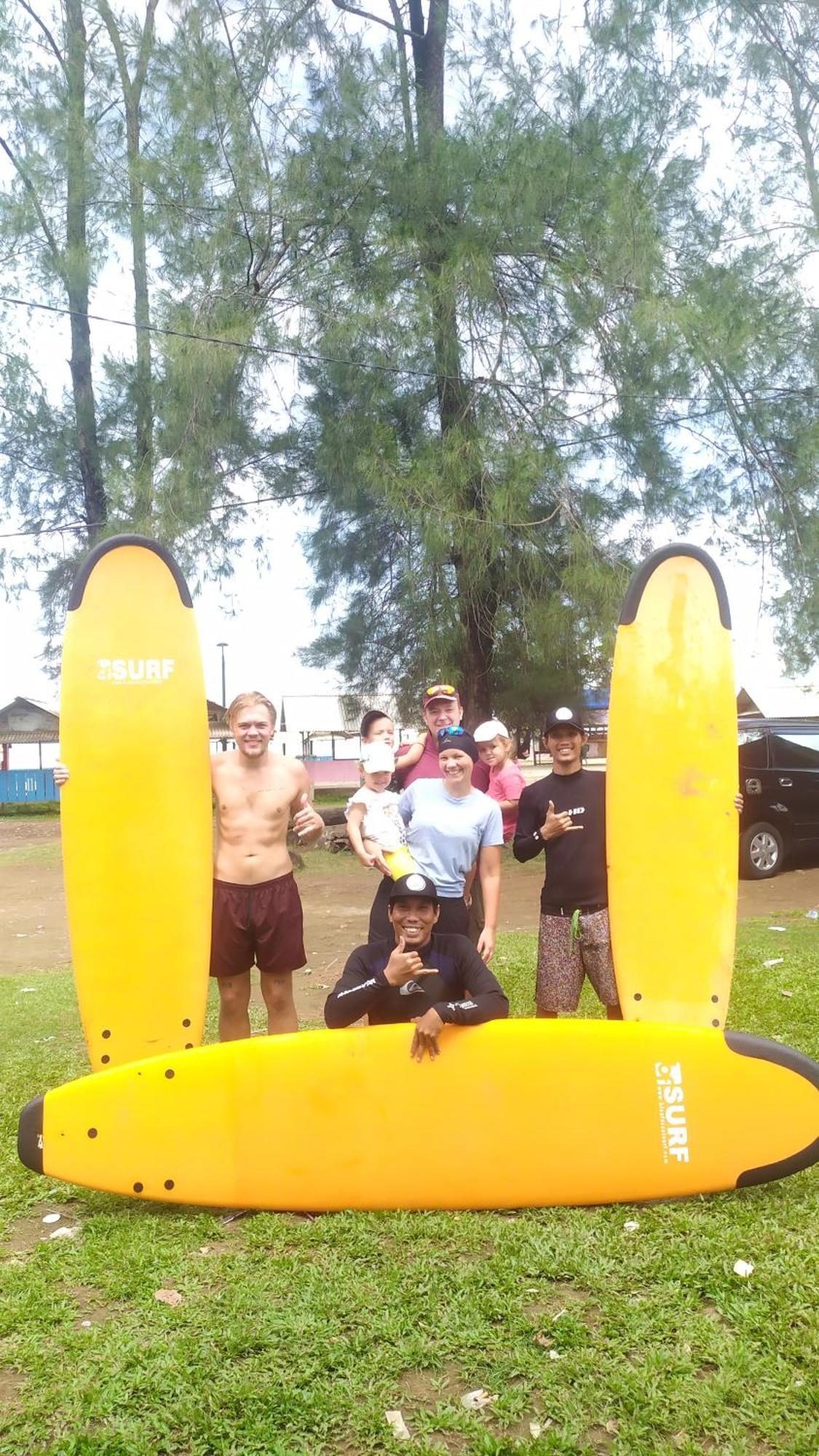 Air Manis Secret Surfcamp *