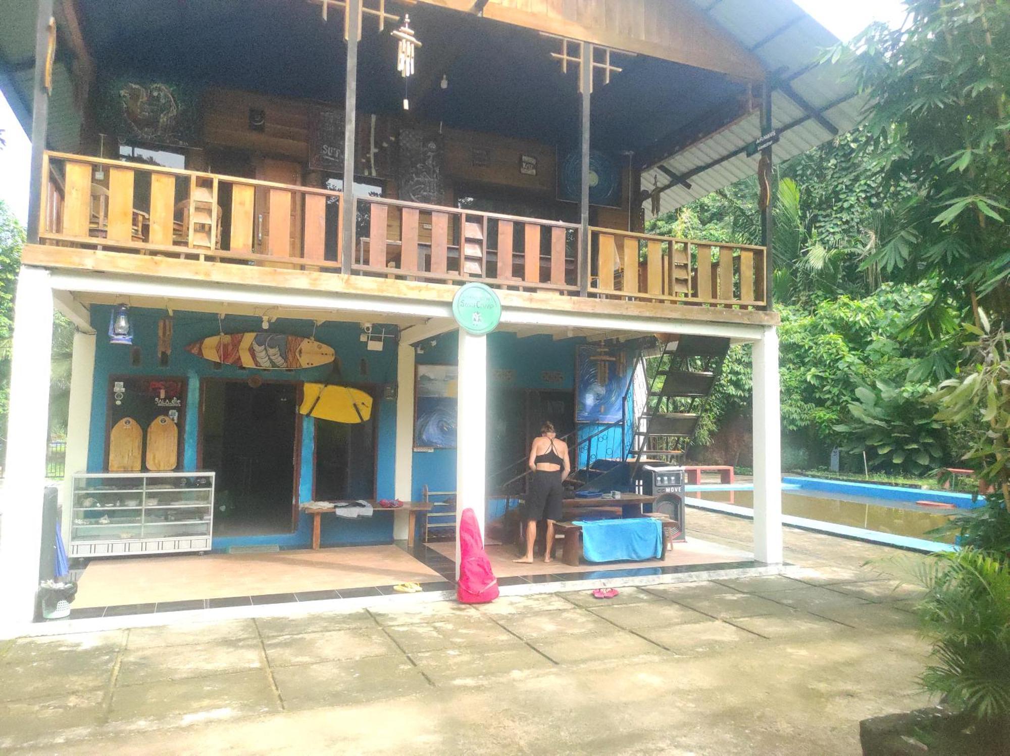 Air Manis Secret Surfcamp