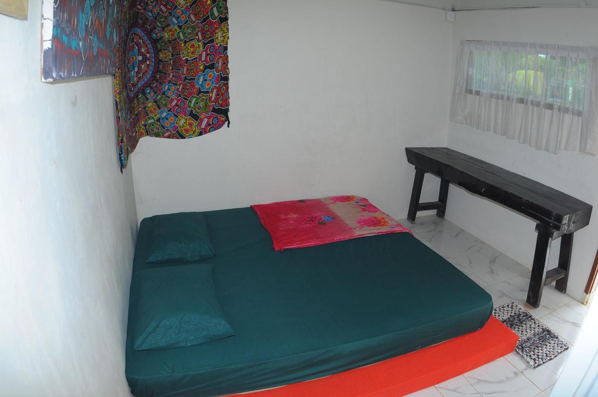 Air Manis Secret Surfcamp Taluk Batung