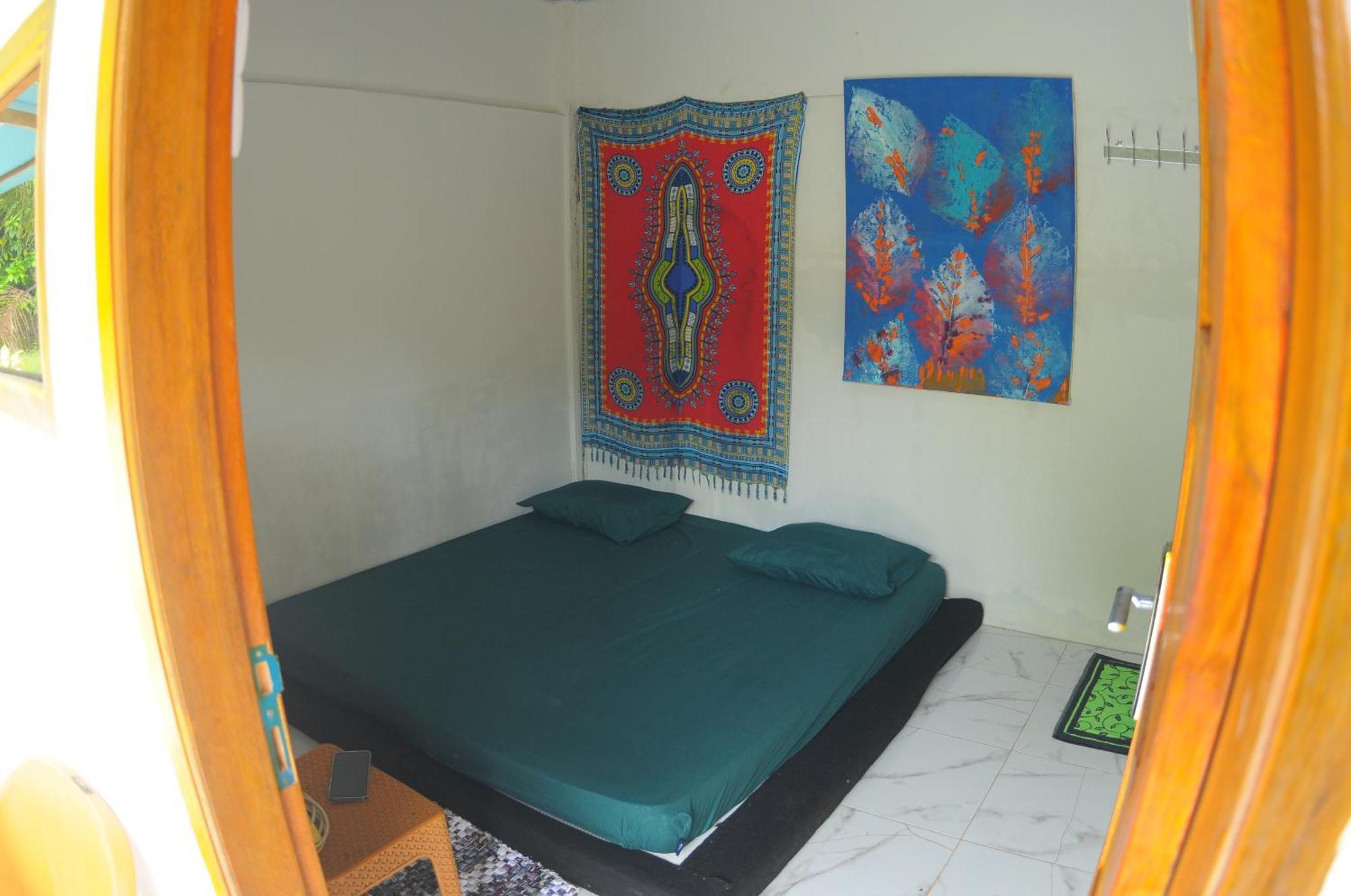 Air Manis Secret Surfcamp * Taluk Batung
