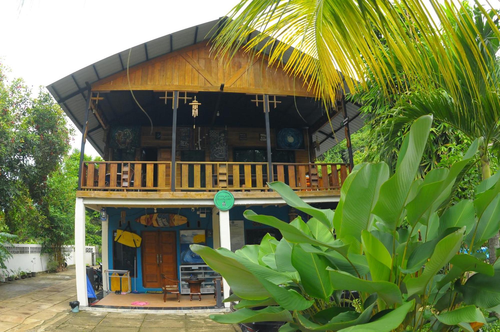 Air Manis Secret Surfcamp