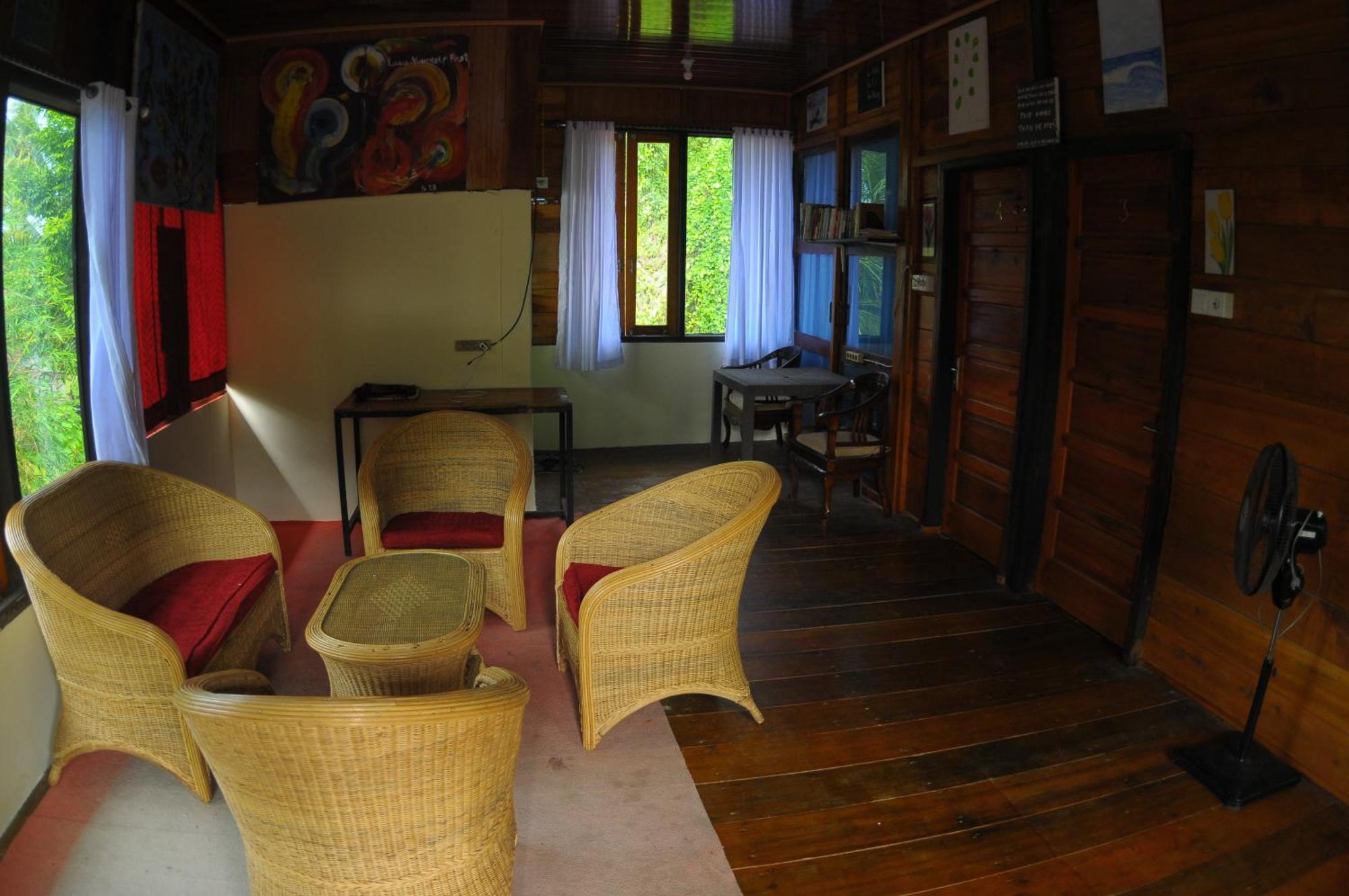 Air Manis Secret Surfcamp Homestay