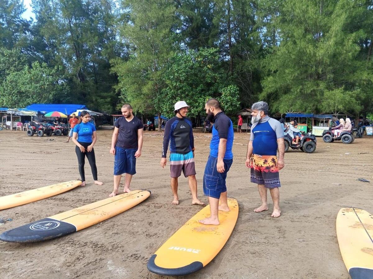 Air Manis Secret Surfcamp Taluk Batung