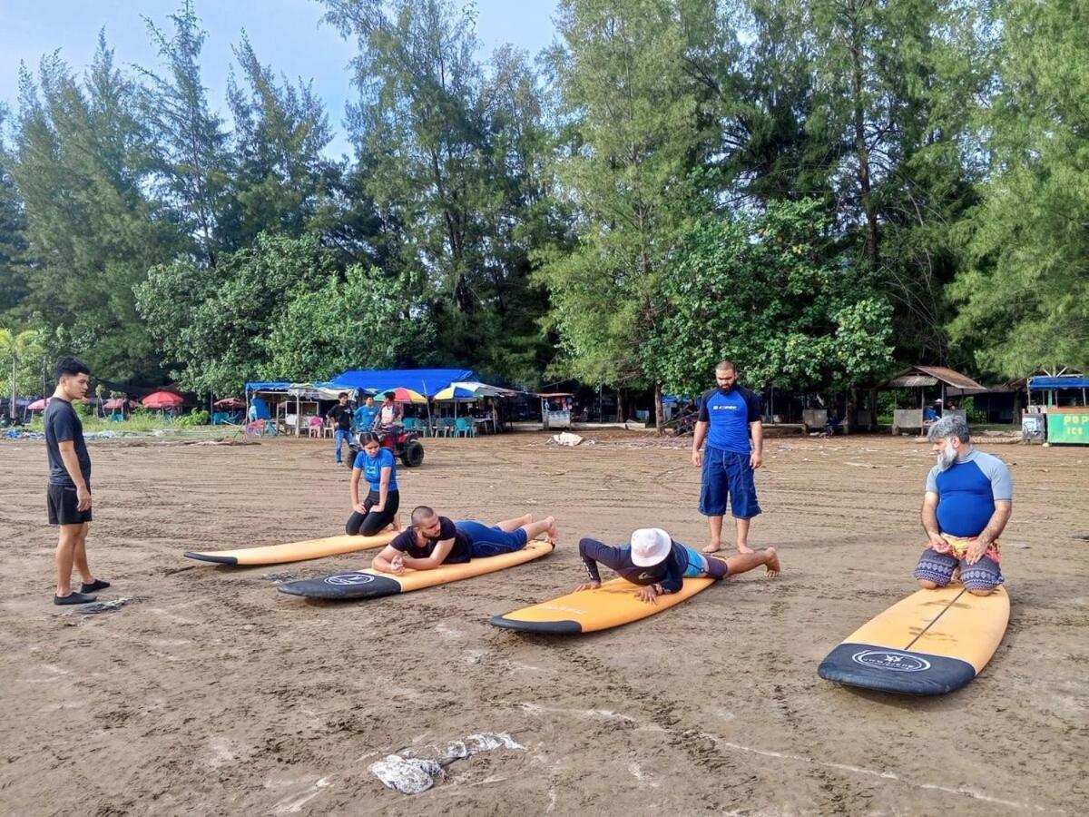 Air Manis Secret Surfcamp Taluk Batung