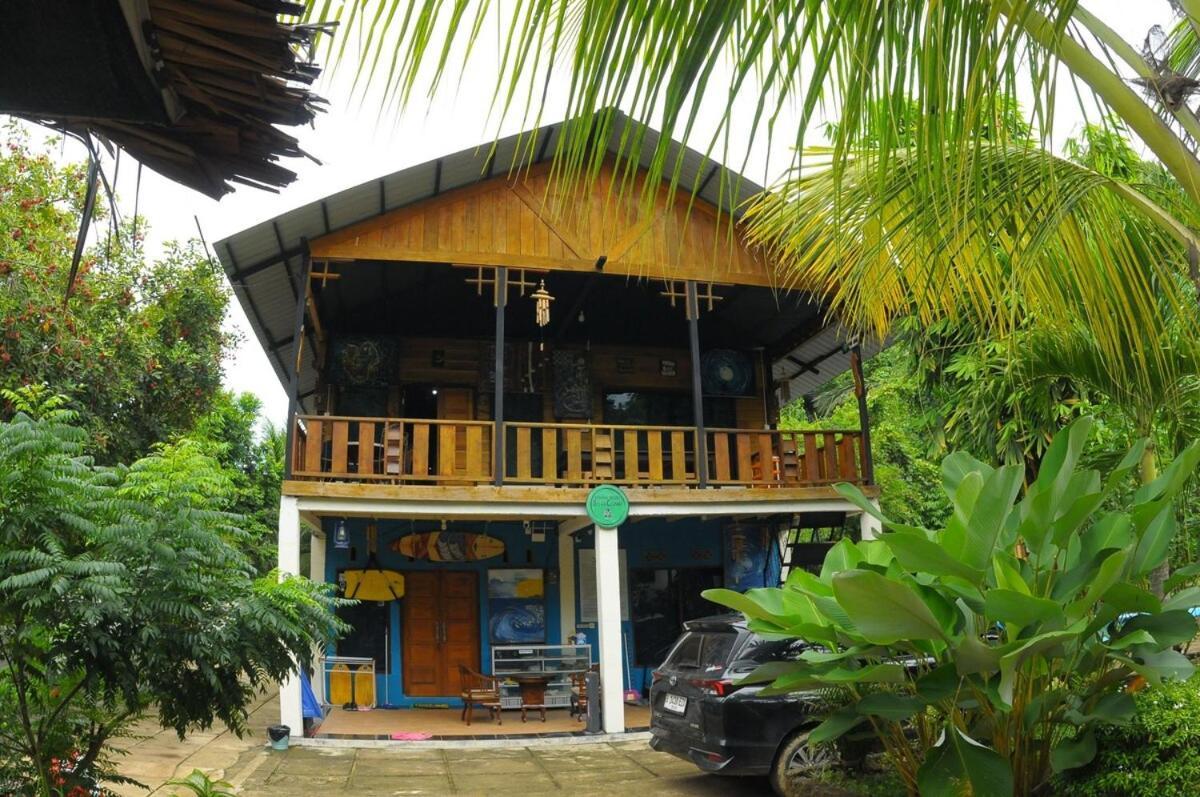 Air Manis Secret Surfcamp * Taluk Batung