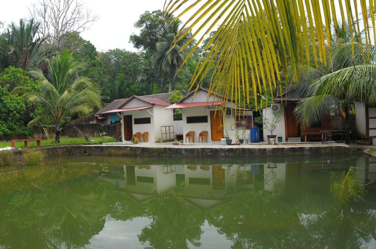 Air Manis Secret Surfcamp Taluk Batung